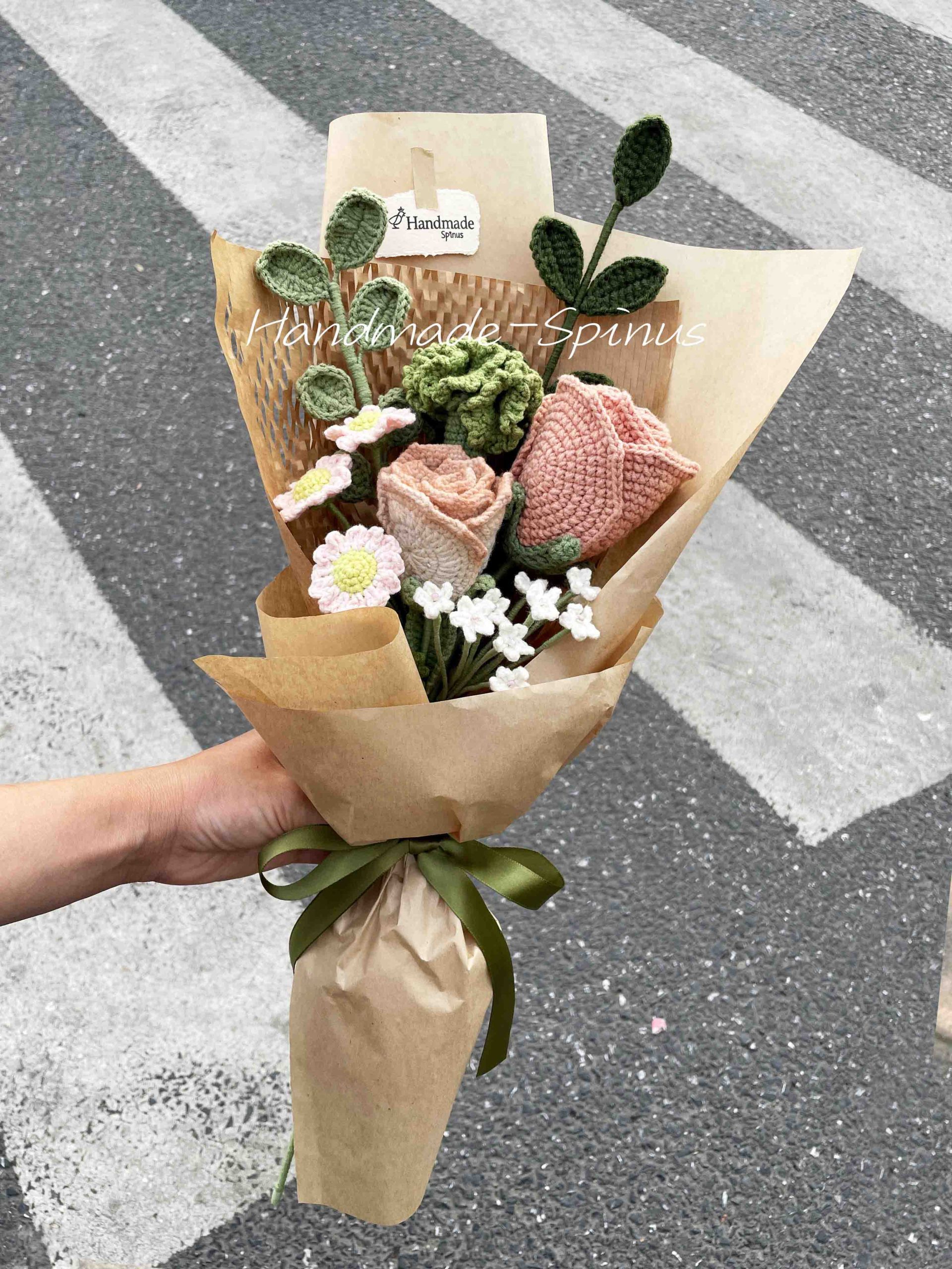 Handmade-Spinus Crochet Knit Bouquet